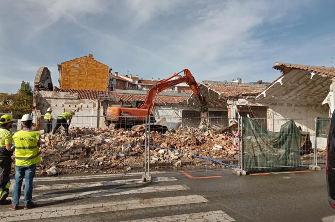 La nave que alojó el gaztetxe de la Rochapea, tras la demolición.