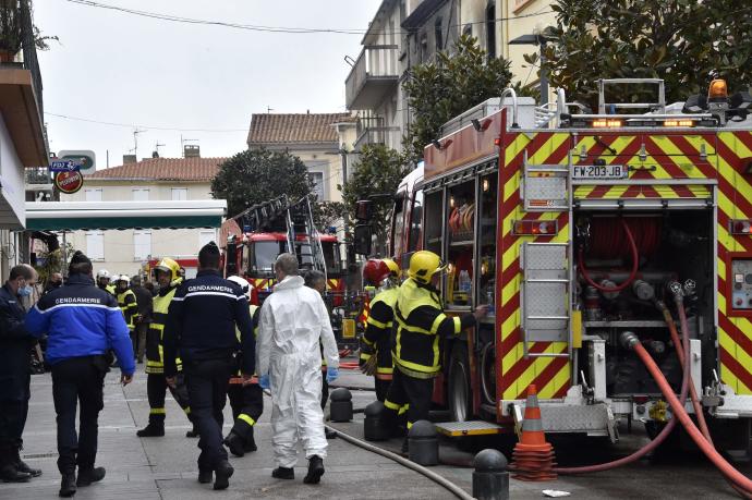 Los equipos de emergencia, en el lugar de la explosión.