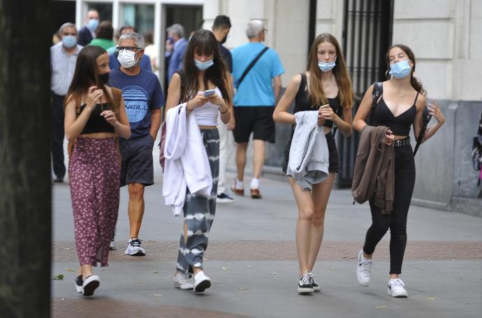 La quinta ola u 'ola juvenil' ha desbordado todas las previsiones que las autoridades sanitarias habían hecho para este verano.