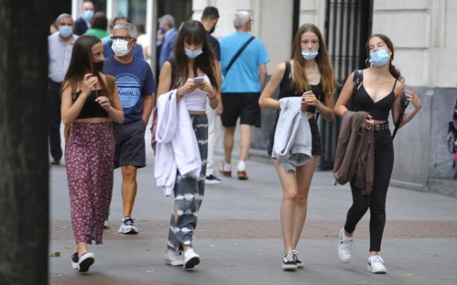 La quinta ola u 'ola juvenil' ha desbordado todas las previsiones que las autoridades sanitarias habían hecho para este verano.