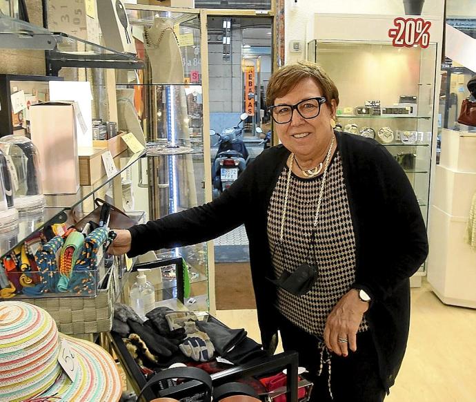 Donostia: "La gente me dice: 'Menos mal que se queda la tienda de la Parte Vieja"