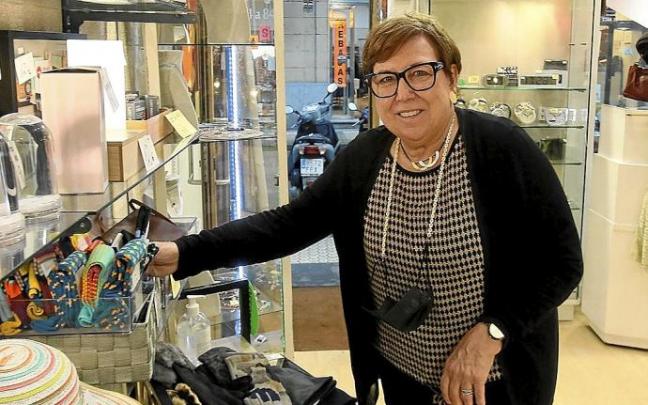 Donostia: "La gente me dice: 'Menos mal que se queda la tienda de la Parte Vieja"