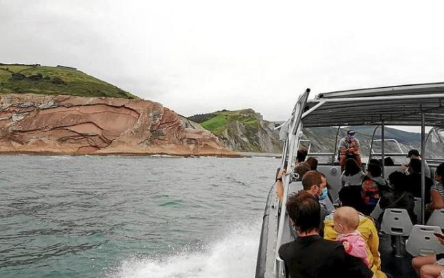 Una de las visitas guiadas al Geoparque. Foto: Begi Bistan Una de las visitas guiadas al Geoparque. Foto: Begi Bistan