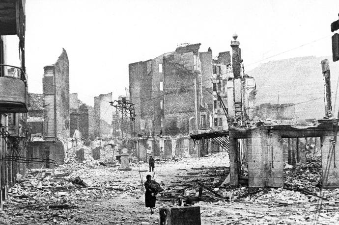 Gernika, tras el bombardeo