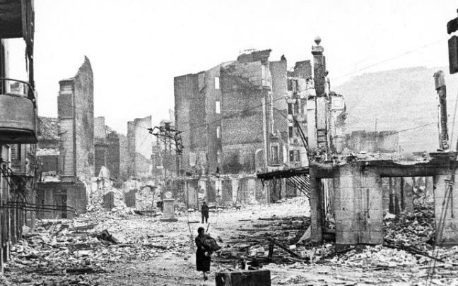 Gernika, tras el bombardeo Gernika, tras el bombardeo