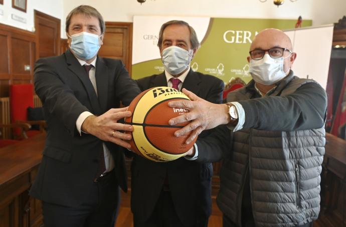 Javier Loroño, José María Gorroño y Gerardo Candina, en la presentación del aniversario del Gernika KESB.