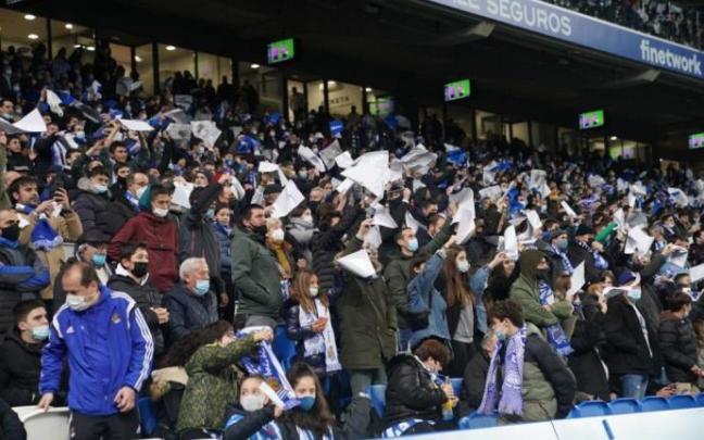 Una imagen de la pañolada destinada a Gil Manzano en el descanso del partido contra el Real Madrid.