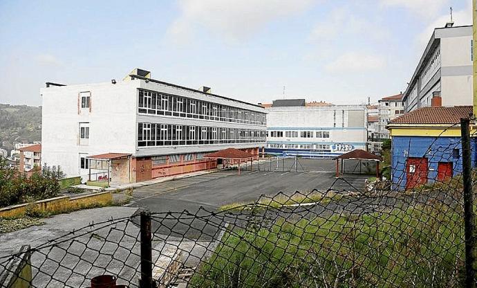 Antiguo Instituto de la Construcción de Altza, ahora gimnasio en parte.