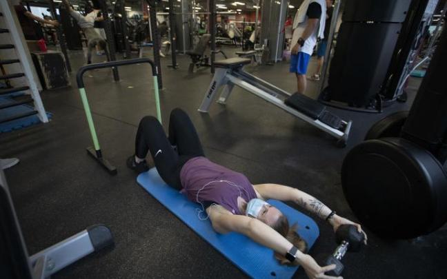 Una usuaria de un gimnasio. Una usuaria de un gimnasio.