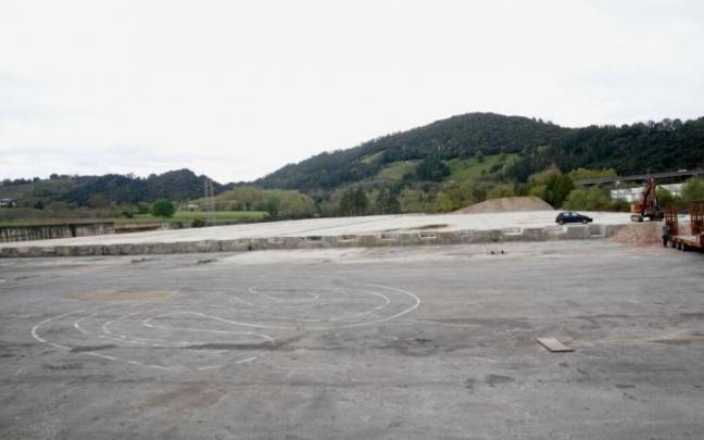 Explanada de la antigua Xey que ha adquirido Sprilur.