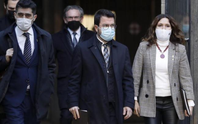 El presidente de la Generalitat, Pere Aragonés, el vicepresidente, Jordi Puigneró y la consellera de la Presidencia, Laura Vilagrá. El presidente de la Generalitat, Pere Aragonés, el vicepresidente, Jordi Puigneró y la consellera de la Presidencia, Laura Vilagrá.