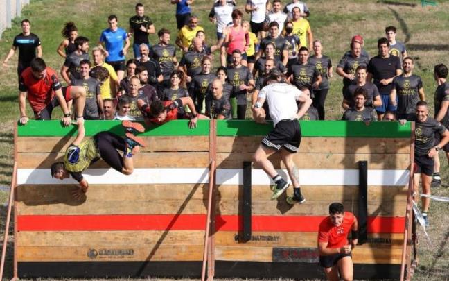 El muro de 2 metros, el primer obstáculo de la carrera. El muro de 2 metros, el primer obstáculo de la carrera.