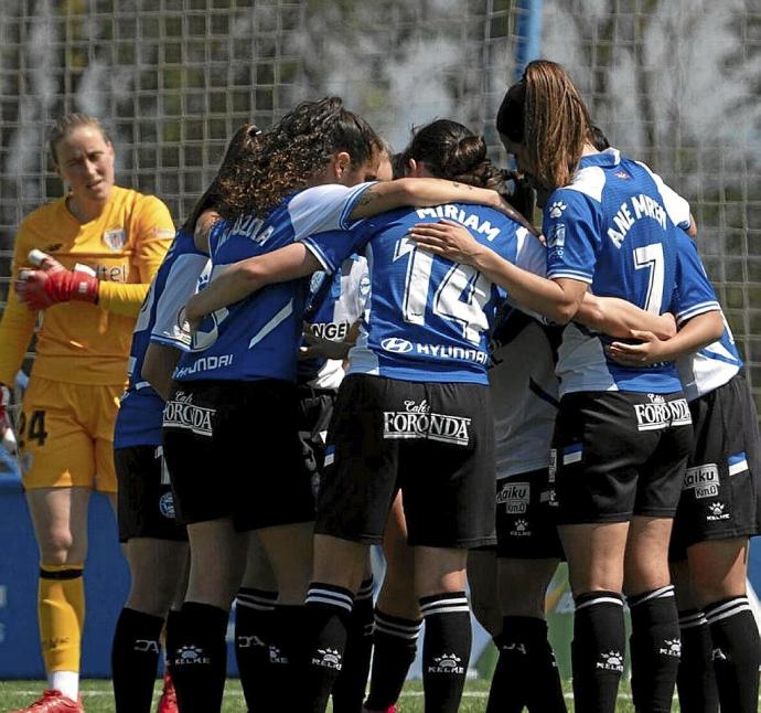 Las Gloriosas celebran un gol ante el Athletic. Foto: Alex Larretxi