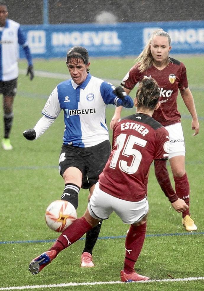 Miriam durante el choque entre las Gloriosas y el Valencia. Foto: Pilar Barco