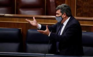 El ministro de Seguridad Social, José Luis Escrivá, durante la sesión de control al Gobierno