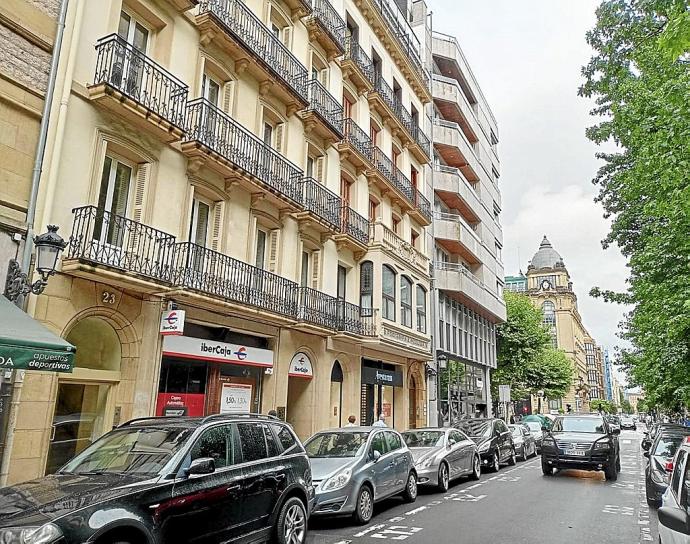 Edificio de la calle Garibai 23, obra de José de Goicoa, que tendrá permiso para transformarse en apartamentos turísticos.