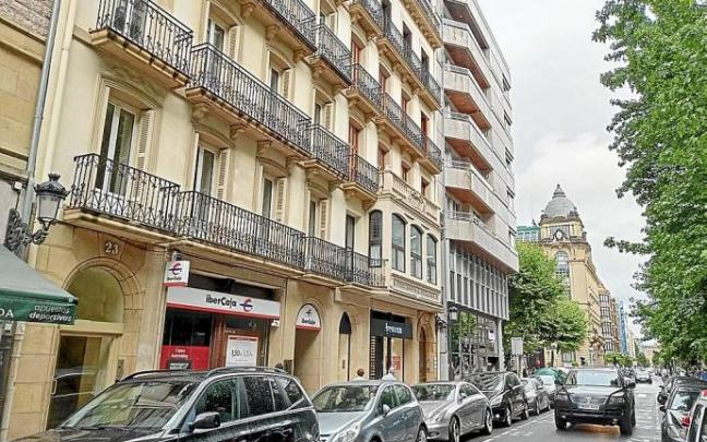 Edificio de la calle Garibai 23, obra de José de Goicoa, que tendrá permiso para transformarse en apartamentos turísticos.
