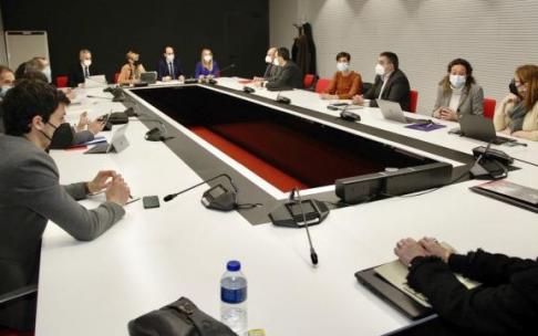 Un momento de la reunión celebrada ayer por la tarde entre el Gobierno Vasco y representantes de los clústeres vascos.