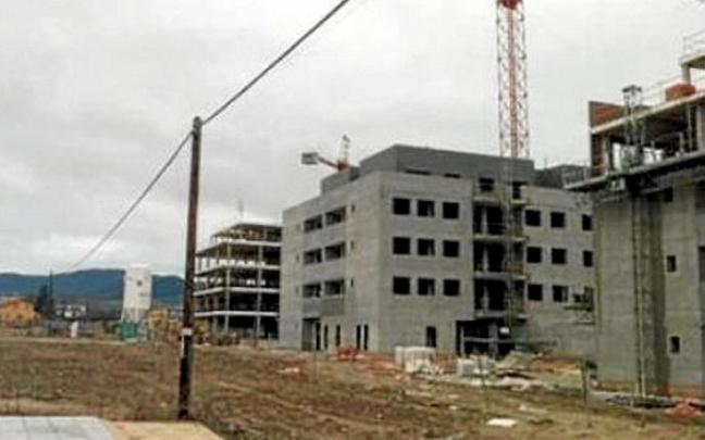Bloque de pisos en construcción en Aretxabaleta-Gardelegi. Foto: Archivo DNA