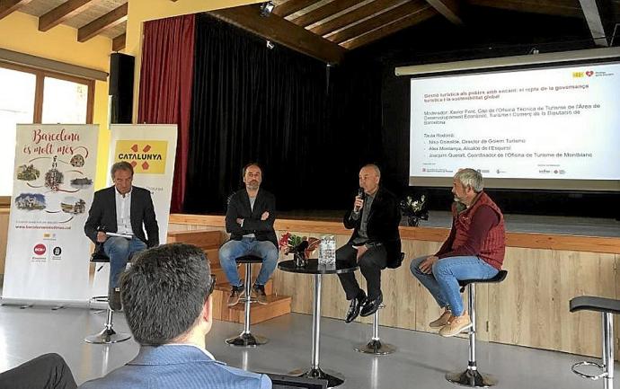 Niko Osinalde y otros participantes, durante las jornadas. Foto: Goitur