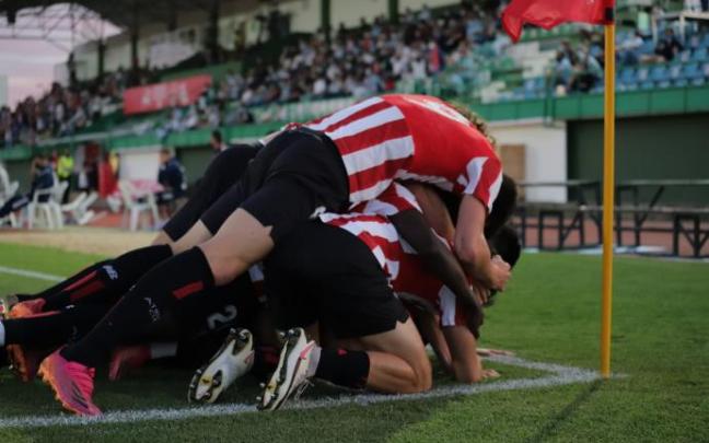 Los cachorros celebran un gol en el partido del pasado fin de semana que abrió las puertas de la final