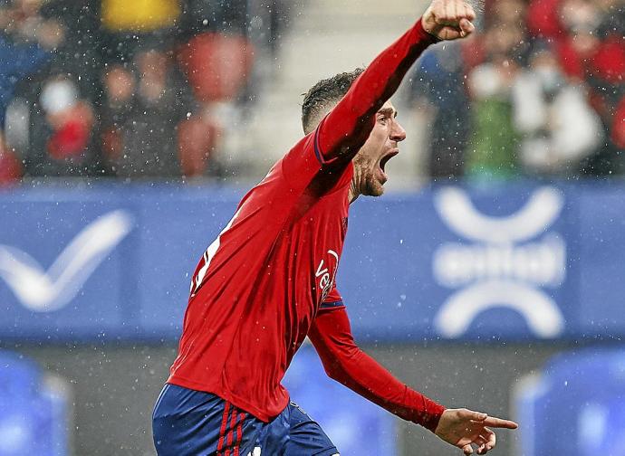 Kike Barja celebra su gol, el segundo de la tarde de ayer y el 1.600 de Osasuna en Primera División.