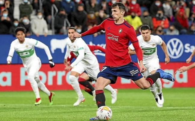 Budimir, lanzando el penalti. Foto: Javier Bergasa/Oskar Montero