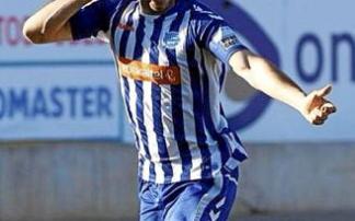 Guzmán Casaseca conecta el cabezazo salvador / Guzmán celebra el gol de la salvación milagrosa / Quiroga celebra el 1-2 con los aficionados albiazules / Alberto López, entrenador albiazul, manteado por sus jugadores Fotos: DNA