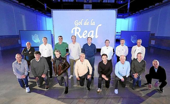Los campeones de la primera liga realista posan para el documental del club txuri-urdin. Foto: RS