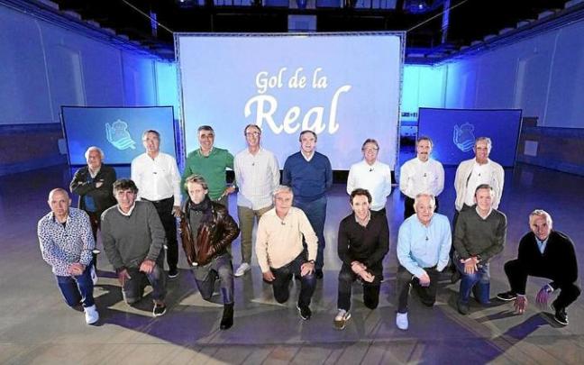 Los campeones de la primera liga realista posan para el documental del club txuri-urdin. Foto: RS