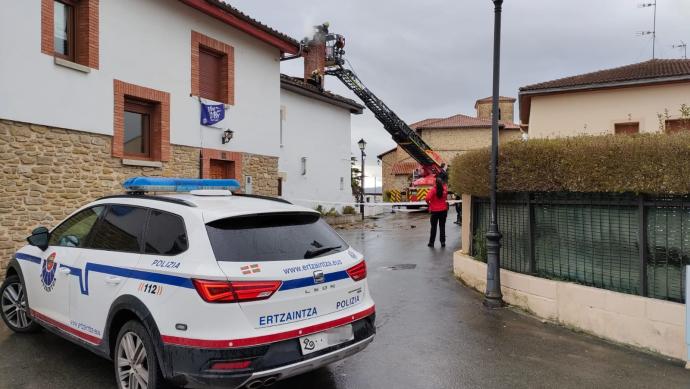 Incendio en una chimenea de Gometxa.