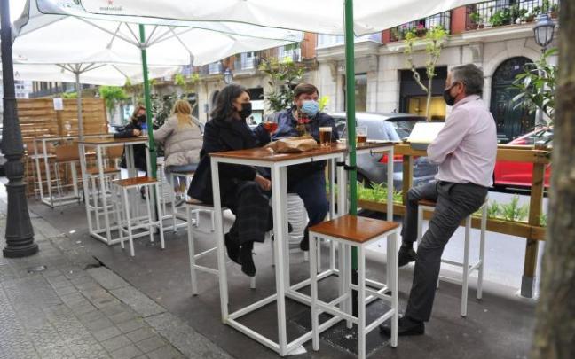 Un establecimiento bilbaino que ha instalado su terraza en la calzada