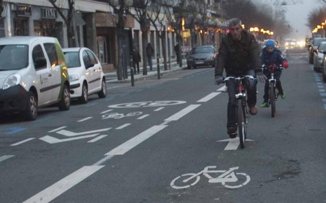 La calle Gorbea es una de las que va a ver renovada su red de iluminación.