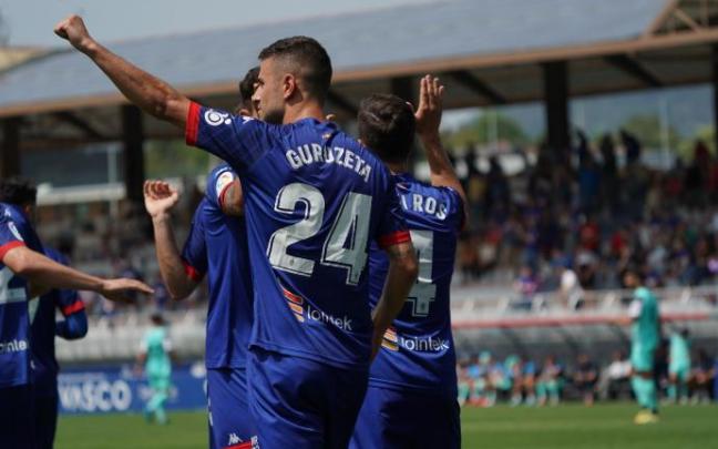 Guruzeta celebra el gol de la victoria ante el Huesca. Guruzeta celebra el gol de la victoria ante el Huesca.