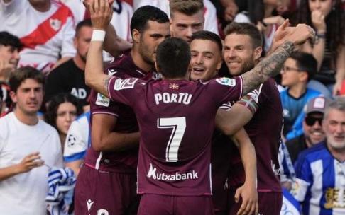 Gorosabel celebrando el gol de su compañero Sorloth, el domingo en Vallecas Gorosabel celebrando el gol de su compañero Sorloth, el domingo en Vallecas