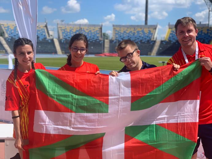 Mikel García trae a Euskadi tres medallas de oro de Polonia