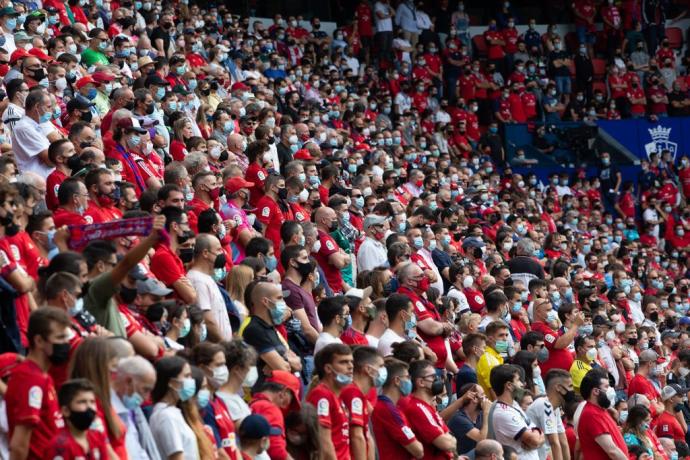 Aficionados en El Sadar en el partido ante el Rayo Vallecano.