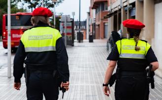 La Policía Municipal de Bilbao ha imputado un delito de daños a la autora de numerosas pintadas y graffitis en varios puntos de la ciudad