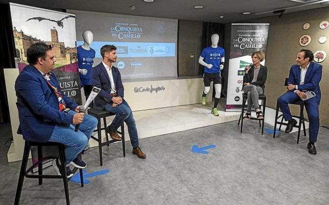 De i. a d.: Alberto Guzmán, presentador, Pablo Ayestaran, Lucía Irigoyen y Óscar Ortiz. Foto: Iban Aguinaga