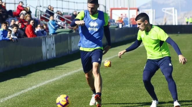 Antonio Puertas, durante un entrenamiento del Granada.