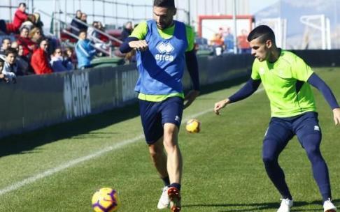 Antonio Puertas, durante un entrenamiento del Granada. Antonio Puertas, durante un entrenamiento del Granada.