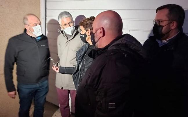 Grande-Marlaska y María Chivite, durante su visita a San Adrián.