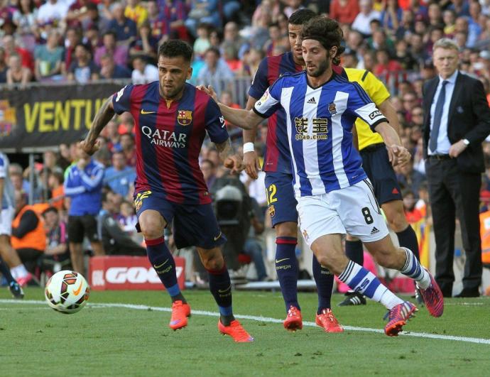 Esteban Granero pugna por un balón con Dani Alves