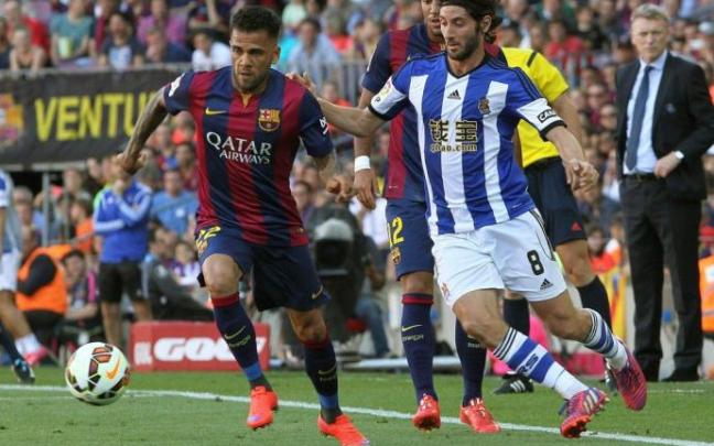 Esteban Granero pugna por un balón con Dani Alves