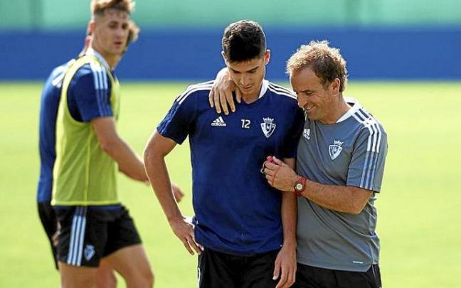 Arrasate, en el entrenamiento de ayer, junto con Jaume Grau.