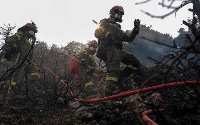 Las llamas han arrasado más de 56.000 hectáreas de terreno, según el Sistema de Información Europeo de Incendios Forestales. Las llamas han arrasado más de 56.000 hectáreas de terreno, según el Sistema de Información Europeo de Incendios Forestales.
