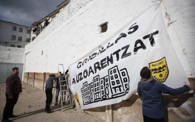 Rueda de prensa en el solar de Gridillas.