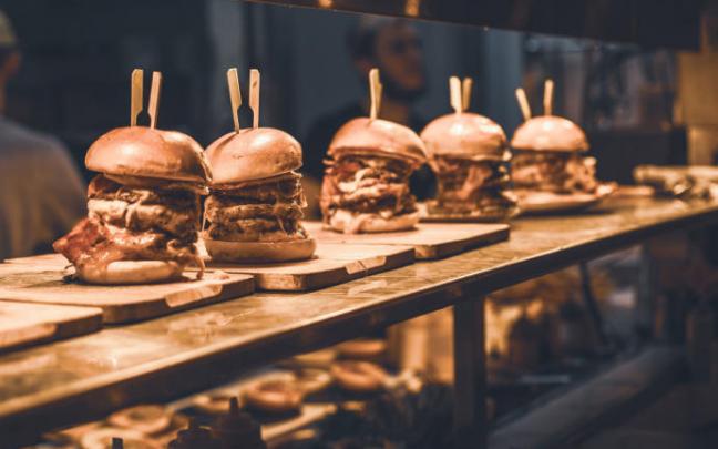 La barra de la hamburguesería de Málaga.