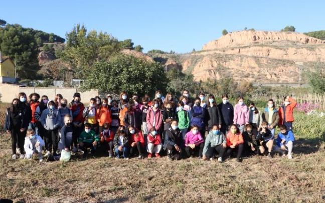Los alumnos y alumnas del colegio Griseras de Tudela en los huertos de Villa Javier Los alumnos y alumnas del colegio Griseras de Tudela en los huertos de Villa Javier