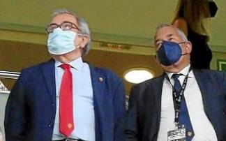 Luis Sabalza y Fran Canal en el palco durante el encuentro.